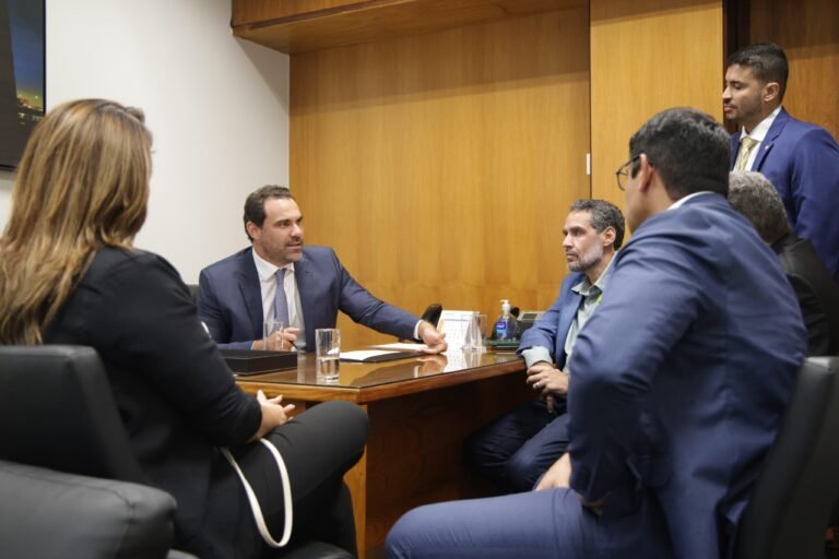 Prefeito e deputado