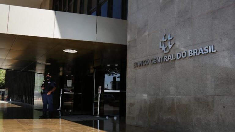 vista-do-predio-do-banco-central-do-brasil-em-brasilia-df-1651516734563_v2_900x506